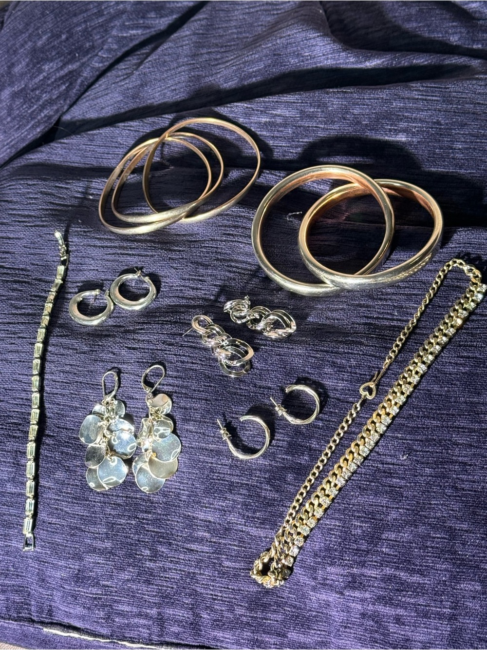 Lot of Silver Tone Women’s Jewelry.